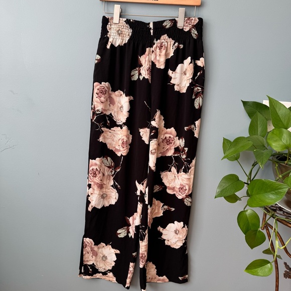SHEIN Bundle of 2  Wide Pull On Pants. Red and Black Floral. EUC. Large - Picture 14 of 16